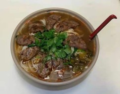 60 Shredded Noodle / Beef Soup